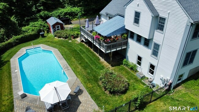 Building Photo - 11 Van Campen Ln