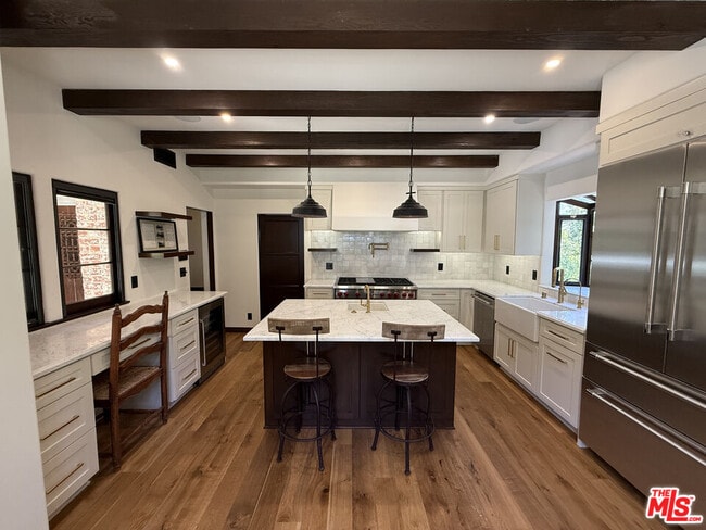 Building Photo - 3475 N Knoll Dr