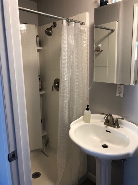 Building Photo - 3873 Canning Avenue