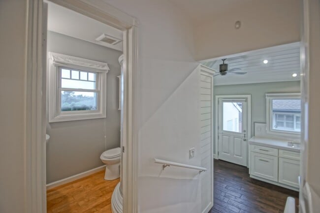 Building Photo - BEAUTIFULLY REMODELED, BRIGHT & AIRY HILLS...