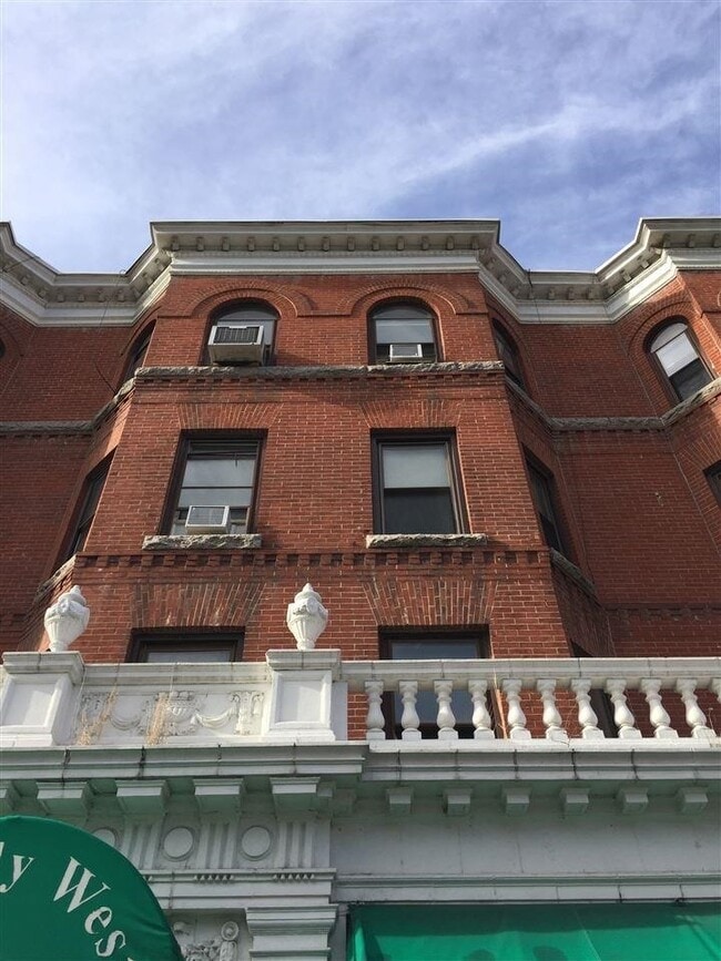 Building Photo - 3027 John F. Kennedy Blvd