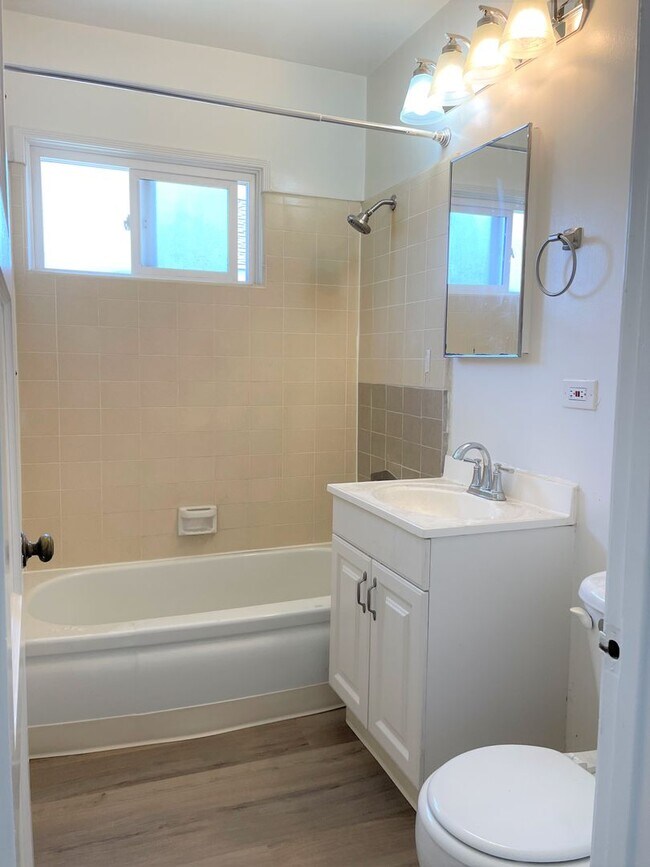 Building Photo - 462