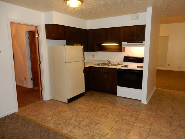 Building Photo - 302 Crescent Ct