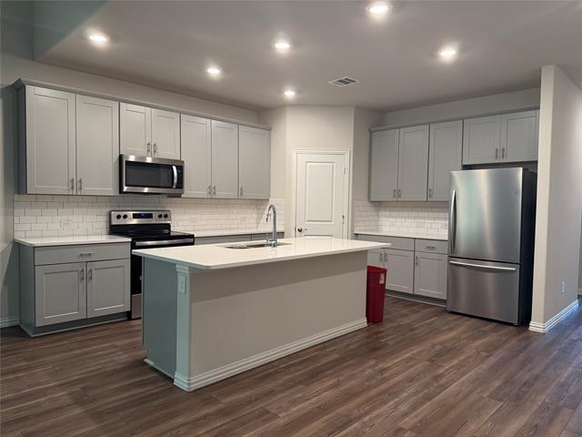 Building Photo - 3253 Cumby Dr