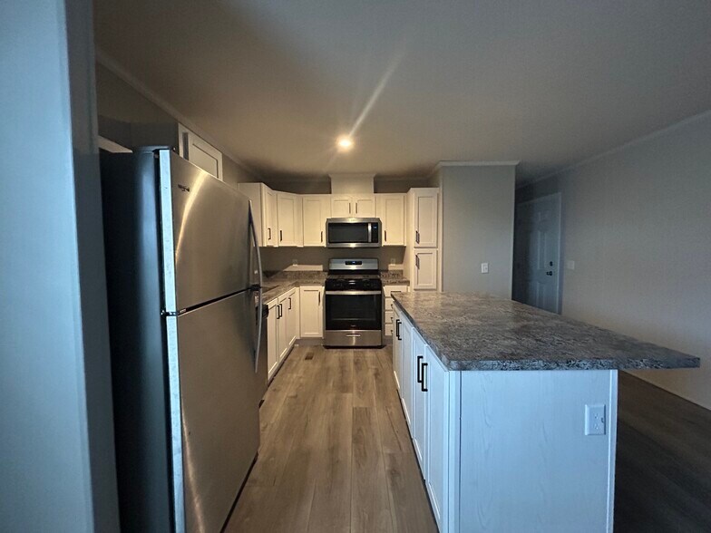 Building Photo - 11424 Oakgrove Dr