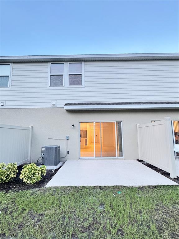 Building Photo - 1304 Drake Rdg Dr