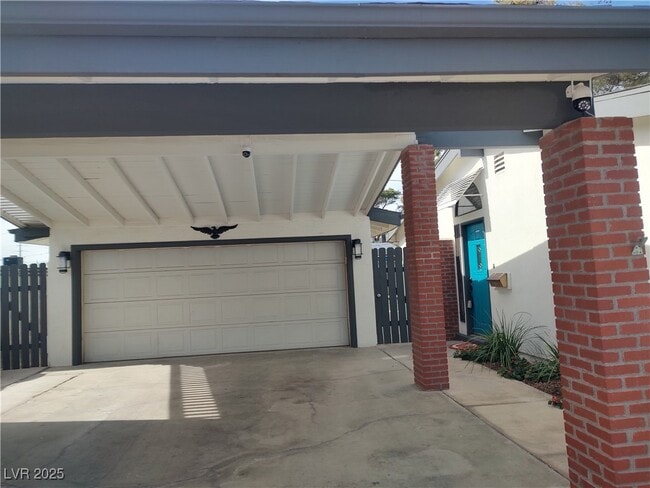 Building Photo - 3221 Sombrero Cir
