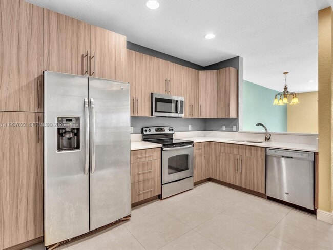 Building Photo - 3878 Tree Top Dr