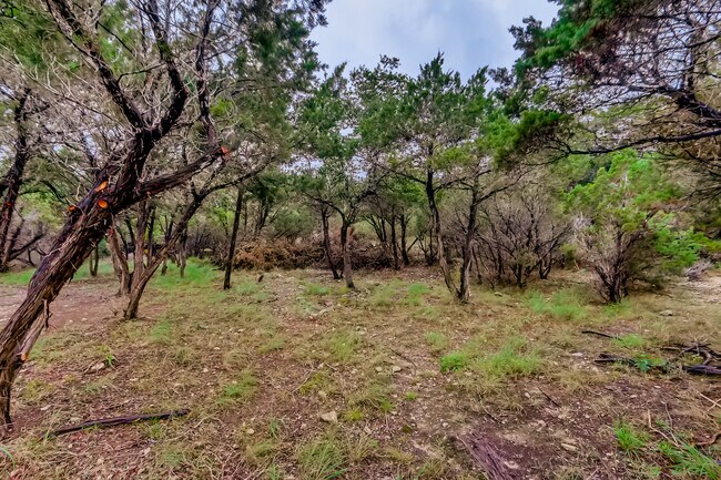 Building Photo - 107 Long Wood Ave