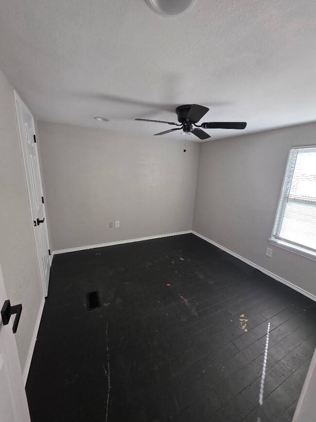 Building Photo - 310 Paddock St