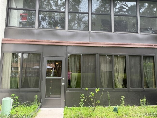 Building Photo - 2400 Forest Dr