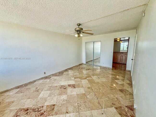 Building Photo - 2025 NE 164th St