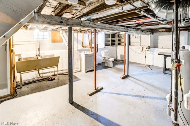 Building Photo - 4312 Kenmore Ave