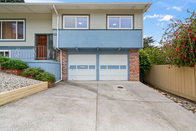 Building Photo - Coastal Charm in Linda Mar - Spacious Home...