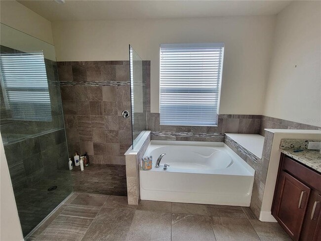 Building Photo - 2414 Riverbank Cv