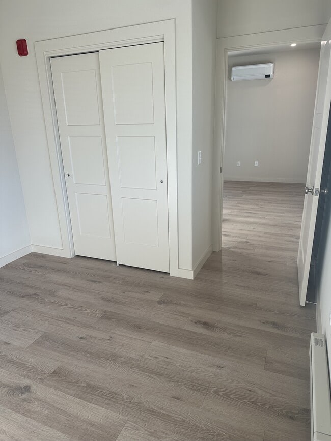 Building Photo - 4 Laurel Hill Dr