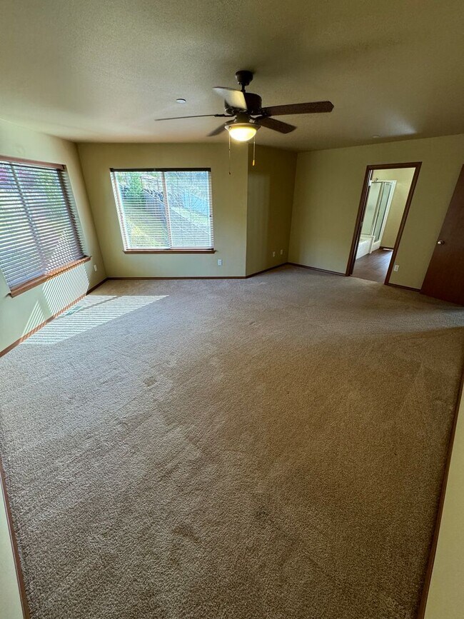 Building Photo - 1190 Swan Loop