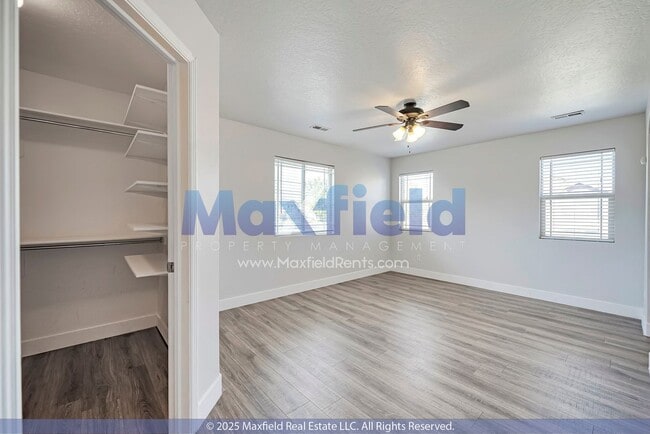 Building Photo - Golf Course Townhouse 3 BD 2.5 BA 2 GA w/ ...