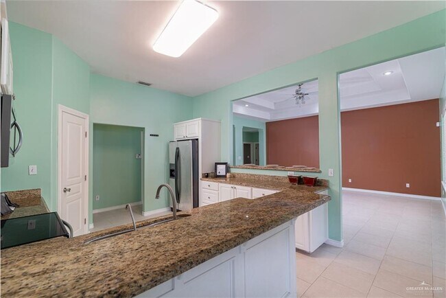 Building Photo - 20 W Rhin Dr