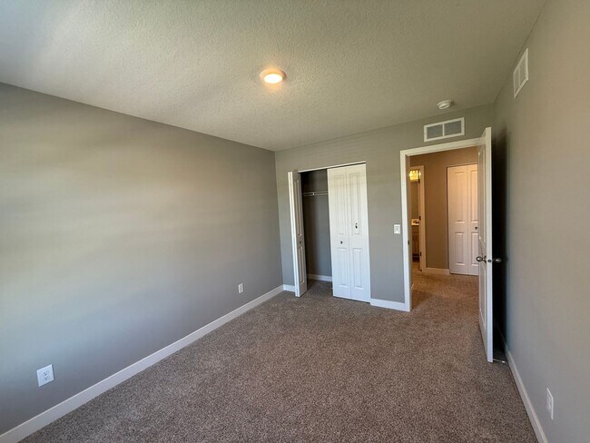Building Photo - Comfort & Space Await in This Stunning 4BR Dayton Home