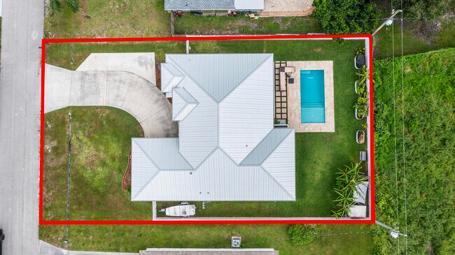 Building Photo - 1280 SW Kalevala Dr