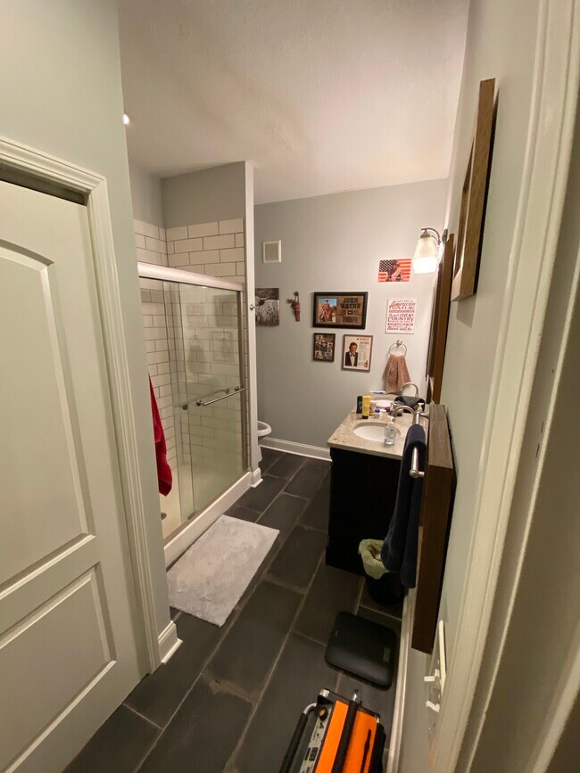 Bathroom - 1209 Southwest Blvd