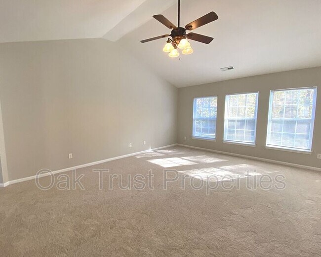 Building Photo - 237 Border Rd