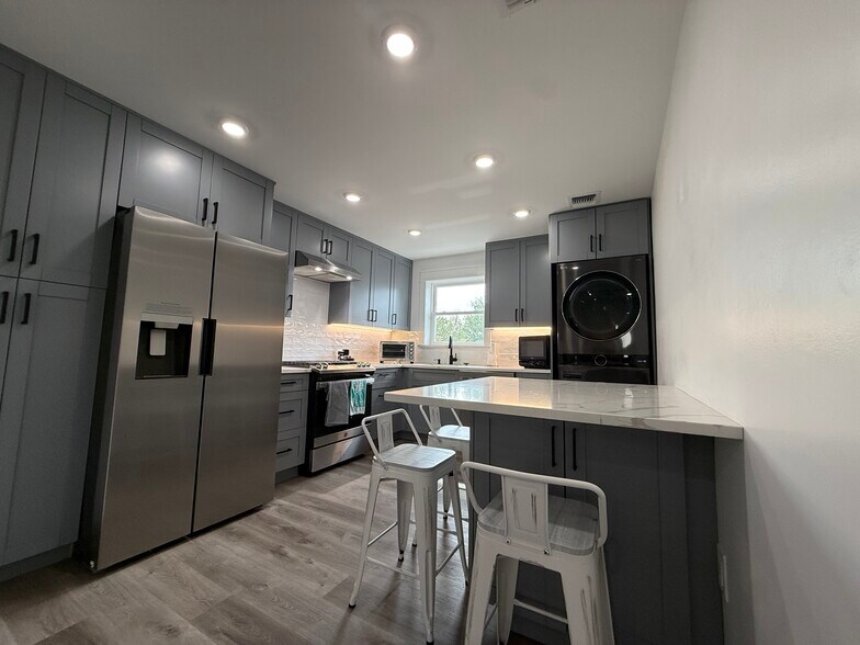 Building Photo - 266 13th St