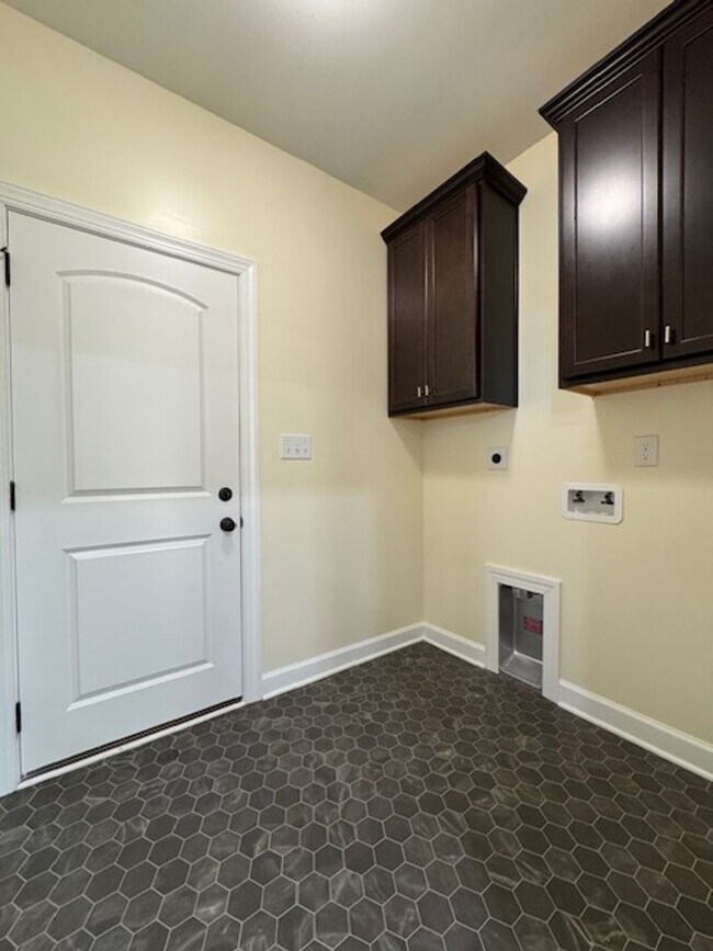 Building Photo - 102 Windyfield Dr