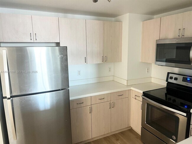 Building Photo - 50 Menores Ave