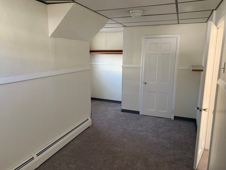 Building Photo - 99 Oxford St N