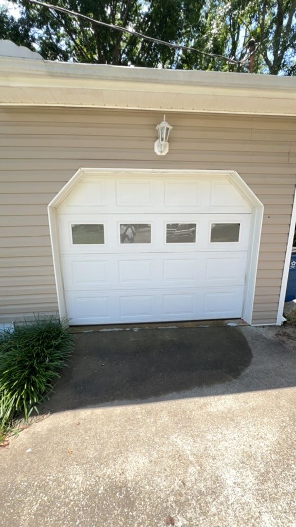 Building Photo - Neat and Clean 3 Bedroom 2 Bath Home