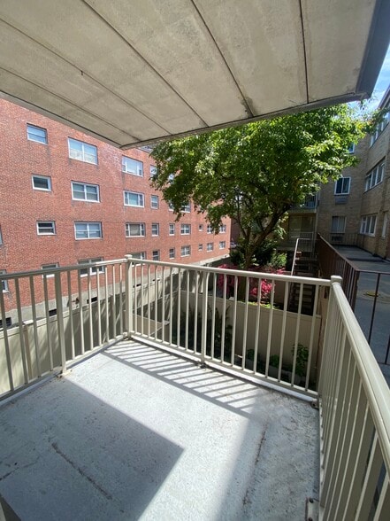 Building Photo - 123 Sewall Ave