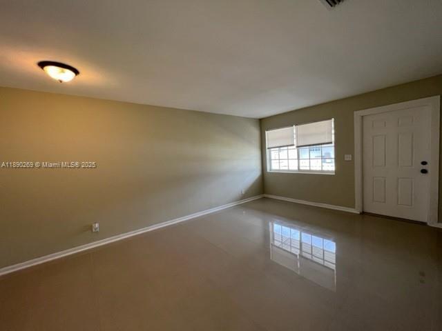 Building Photo - 946 Laurel Dr
