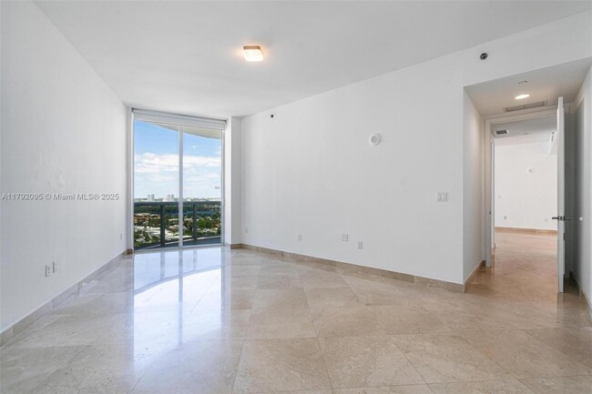 Building Photo - 16001 Collins Ave