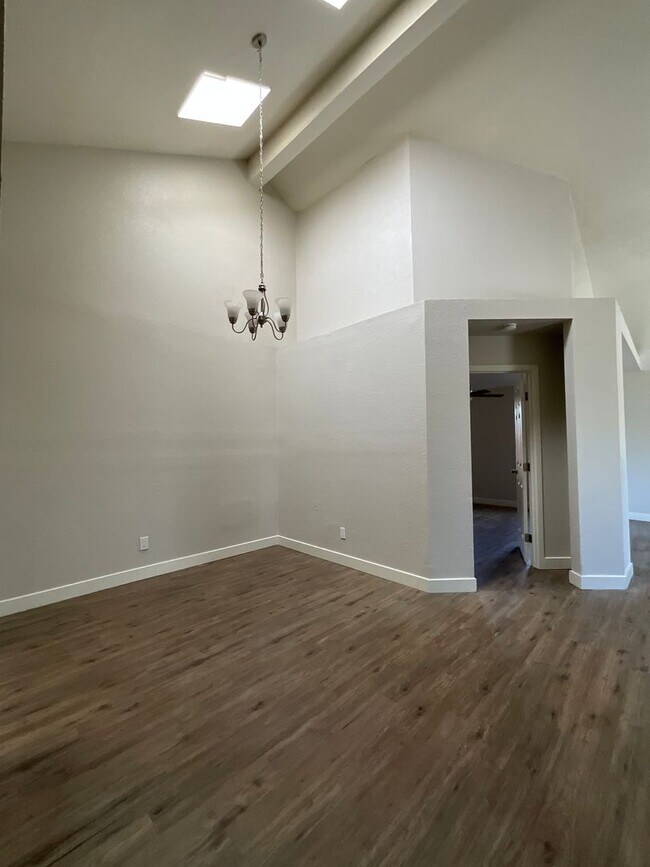 Building Photo - Siri Thorne 4-Plex