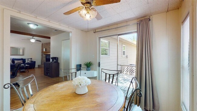 Building Photo - 3906 Sioux Cir