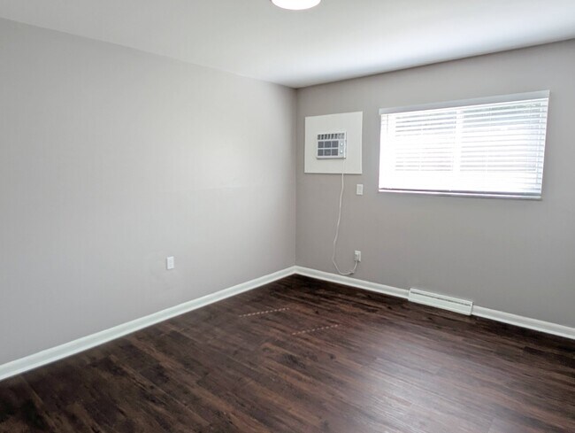 Building Photo - 110 Cromwell Pl