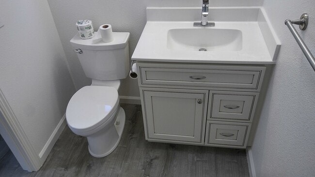 Building Photo - Brand new in law/studio unit with private ...