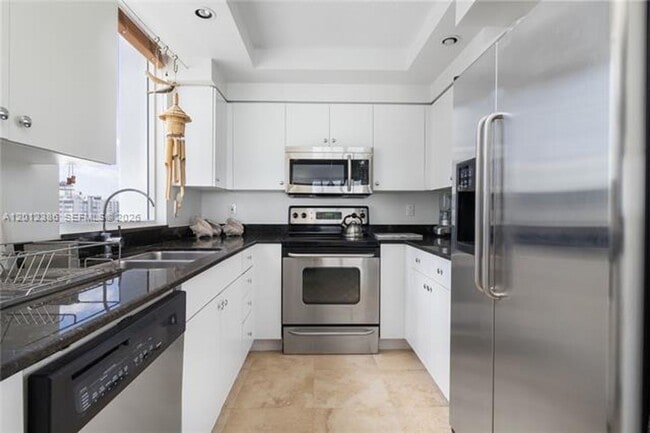 Building Photo - 6917 Collins Ave