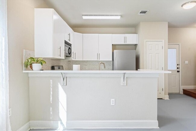 Building Photo - 1210 E M. Franklin Ave