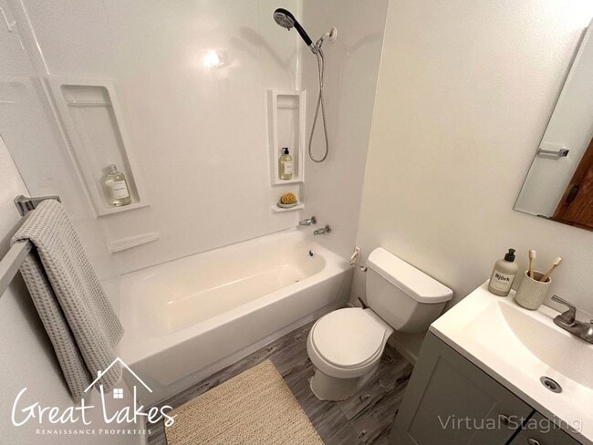 Building Photo - Beautiful 2 Bedroom 1 Bathroom now available for rent!