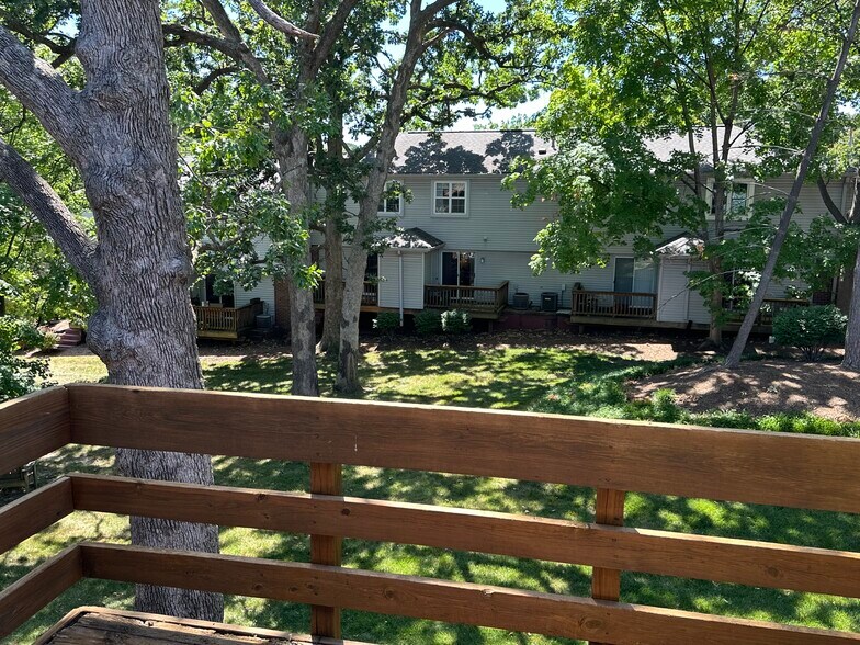 Building Photo - 1605 Thrush Ter