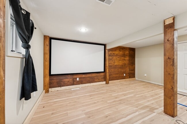 Building Photo - Charming 4 bedroom 3 bathroomSingle-Family Home for Rent! Discover your dream home with this stun...