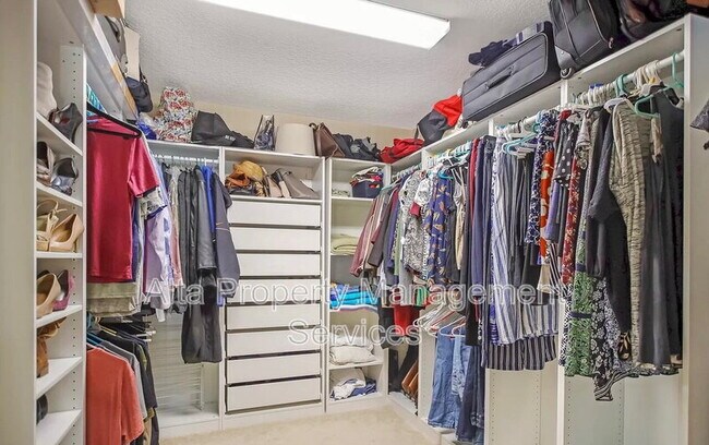 Building Photo - 701 Lake Stone Cir