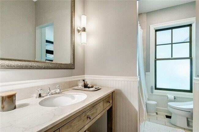 Building Photo - 868 Rosedale Rd NE