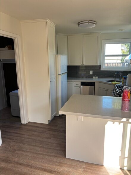 kitchen - 128 N Kingston St