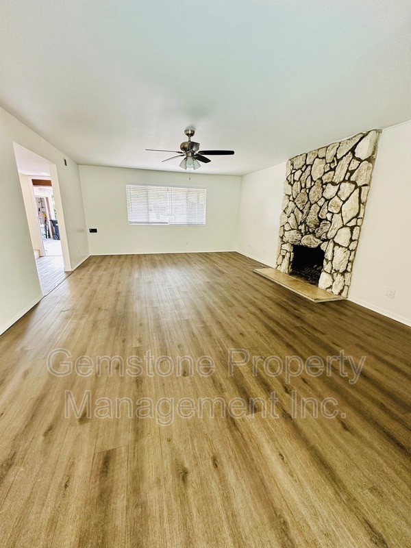 Building Photo - 5233 Countryside Dr