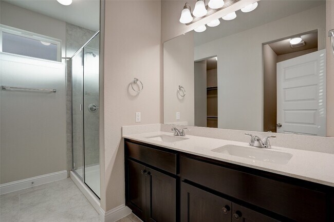 Building Photo - 135 Living Reef Dr