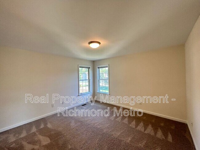 Building Photo - 402 Wilmer Ave